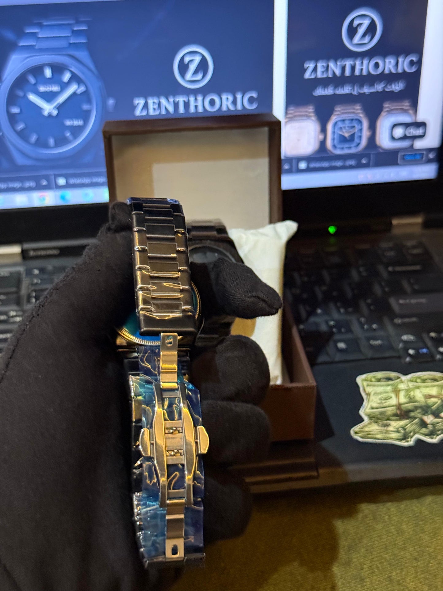 Stainless steel Arabic Black Aura Watch 🖤